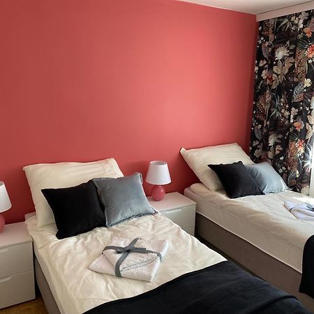 Przytulny Dom Pod Jabloniami Przy Targach Kielce Villa Bagian luar foto