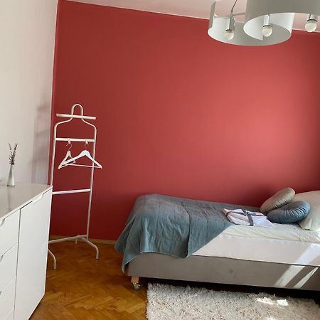 Przytulny Dom Pod Jabloniami Przy Targach Kielce Villa Bagian luar foto