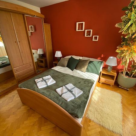 Przytulny Dom Pod Jabloniami Przy Targach Kielce Villa Bagian luar foto