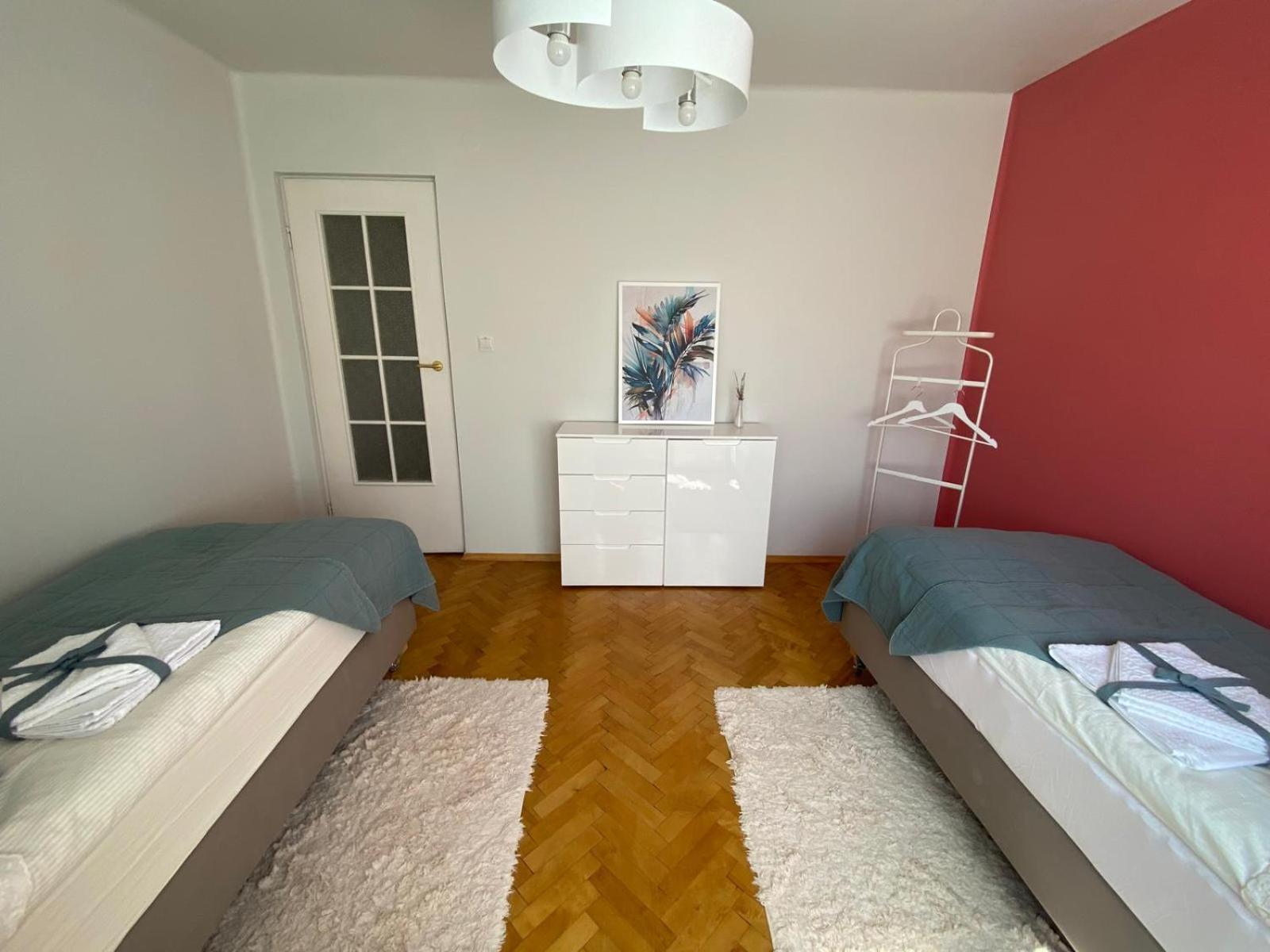 Przytulny Dom Pod Jabloniami Przy Targach Kielce Villa Bagian luar foto
