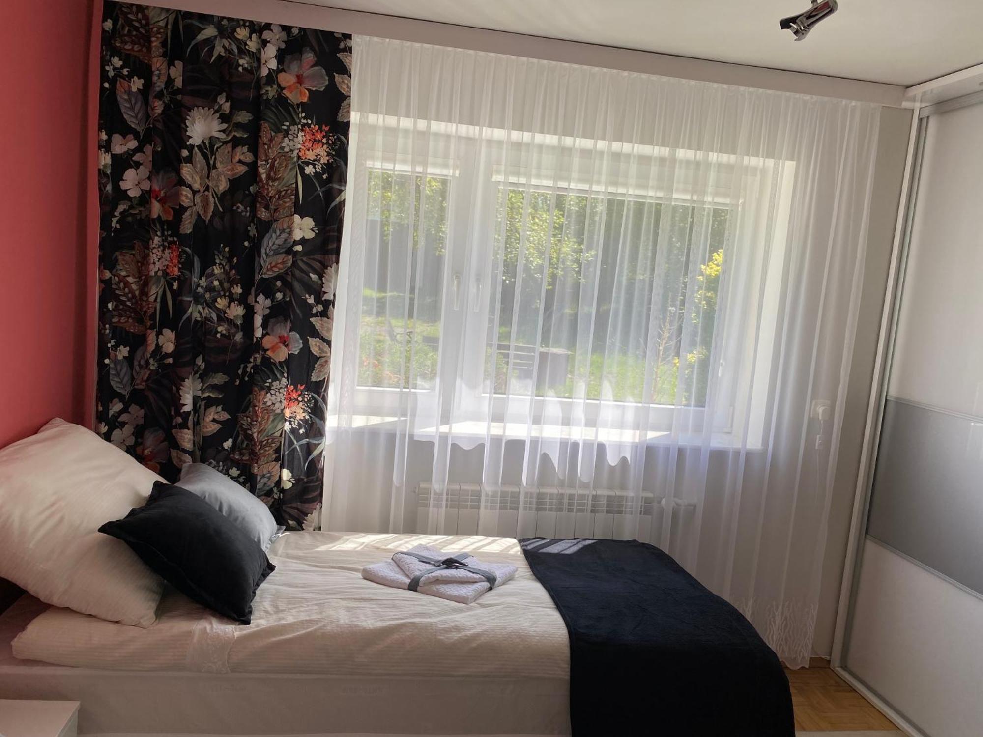 Przytulny Dom Pod Jabloniami Przy Targach Kielce Villa Bagian luar foto