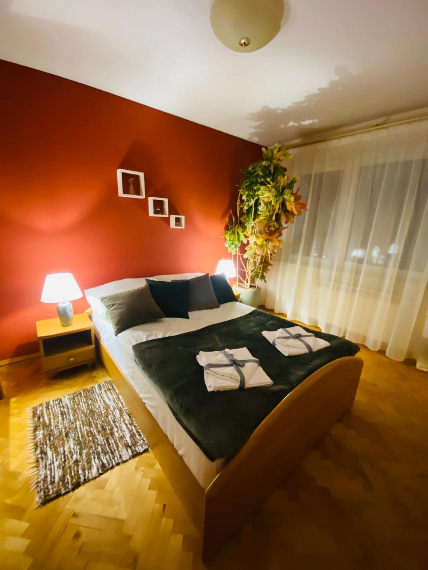 Przytulny Dom Pod Jabloniami Przy Targach Kielce Villa Bagian luar foto