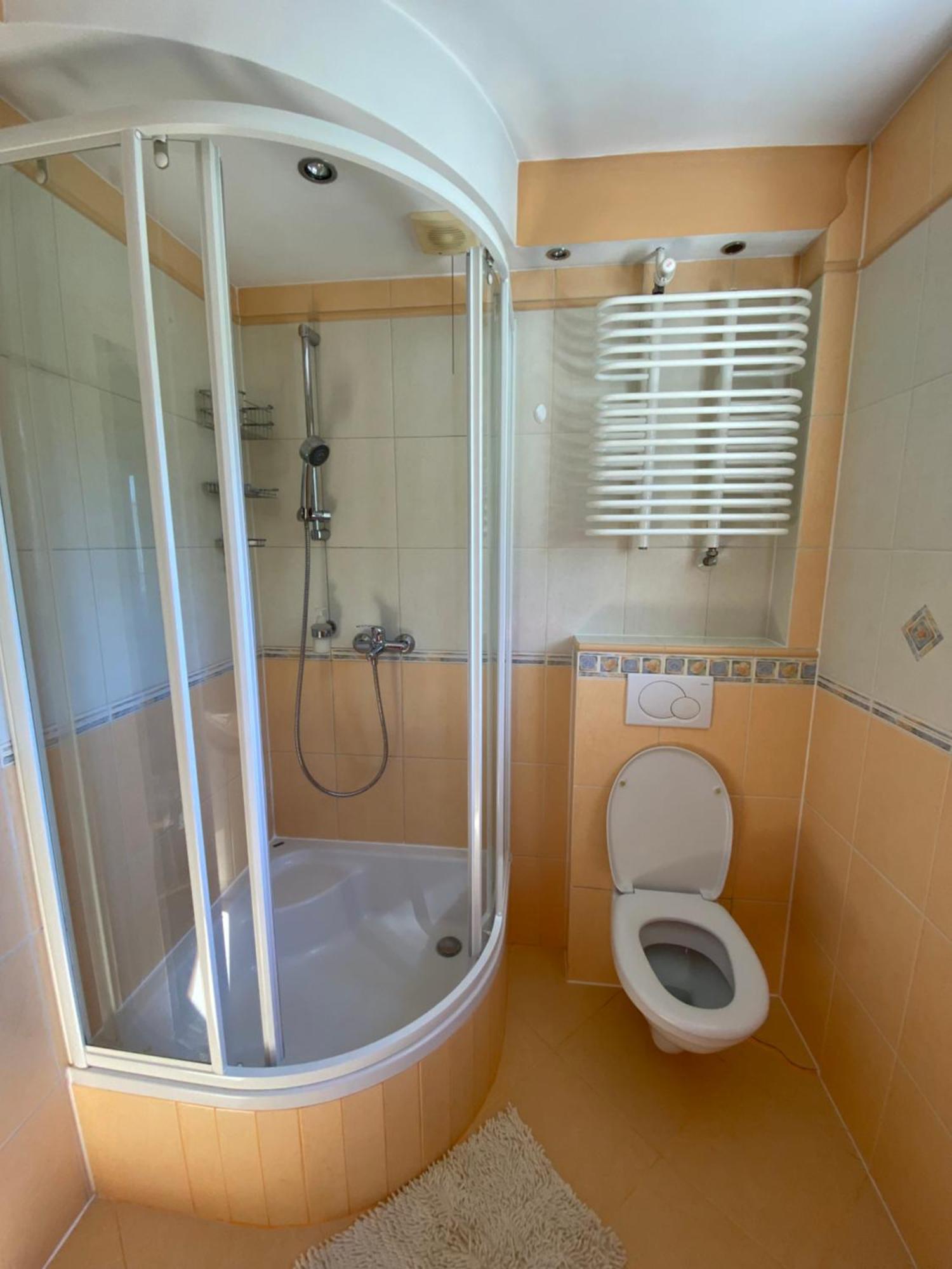 Przytulny Dom Pod Jabloniami Przy Targach Kielce Villa Bagian luar foto
