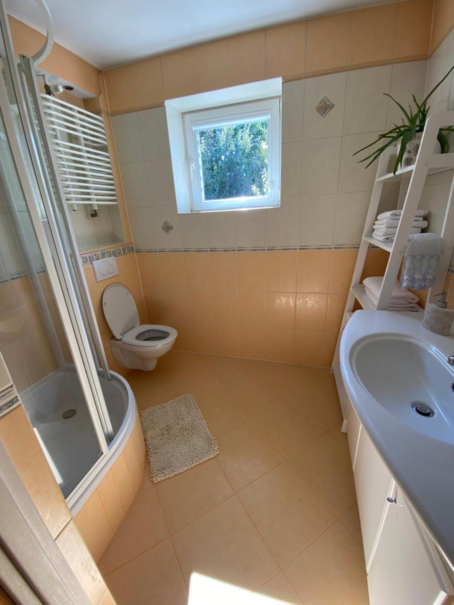 Przytulny Dom Pod Jabloniami Przy Targach Kielce Villa Bagian luar foto