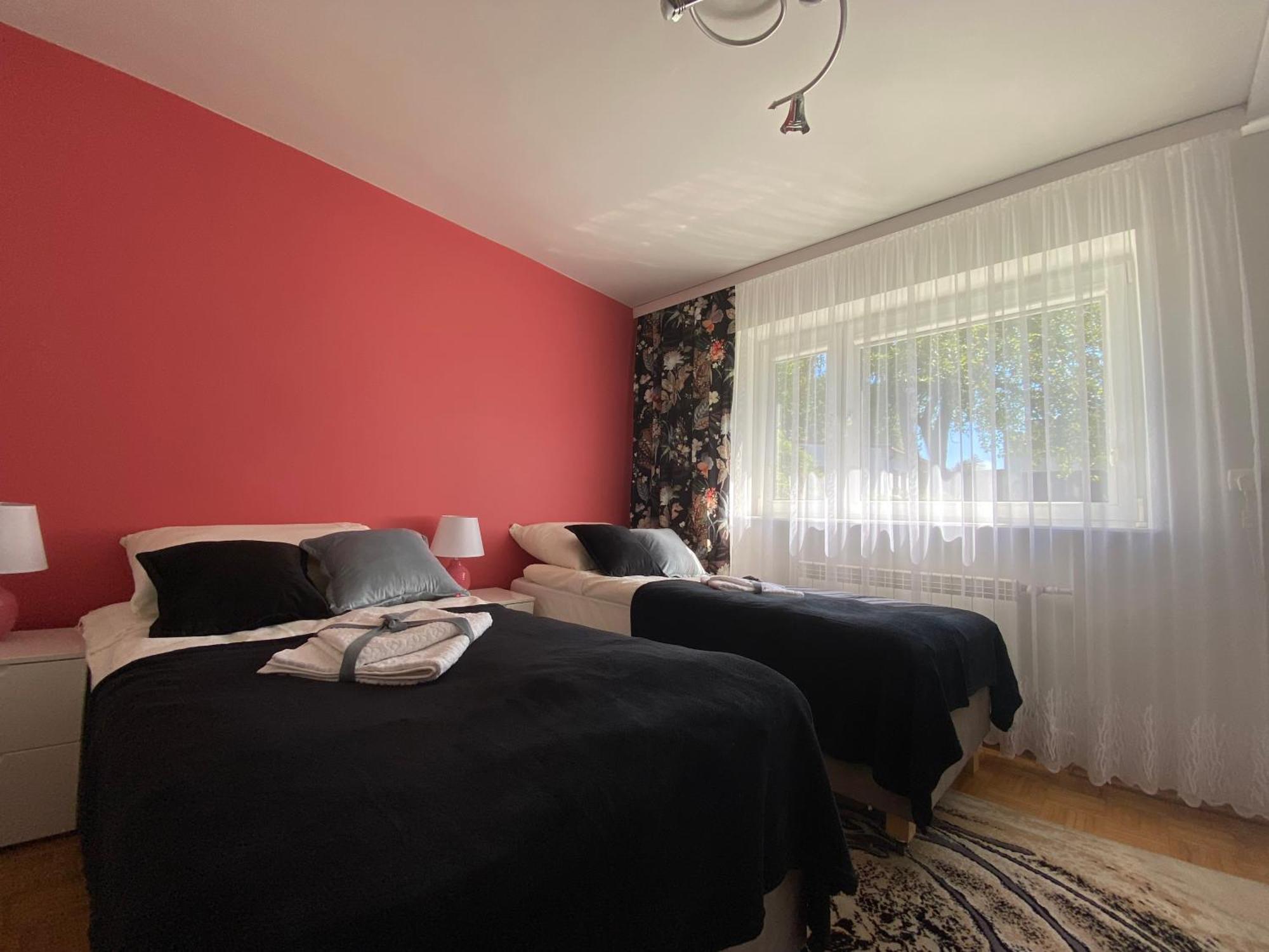 Przytulny Dom Pod Jabloniami Przy Targach Kielce Villa Bagian luar foto