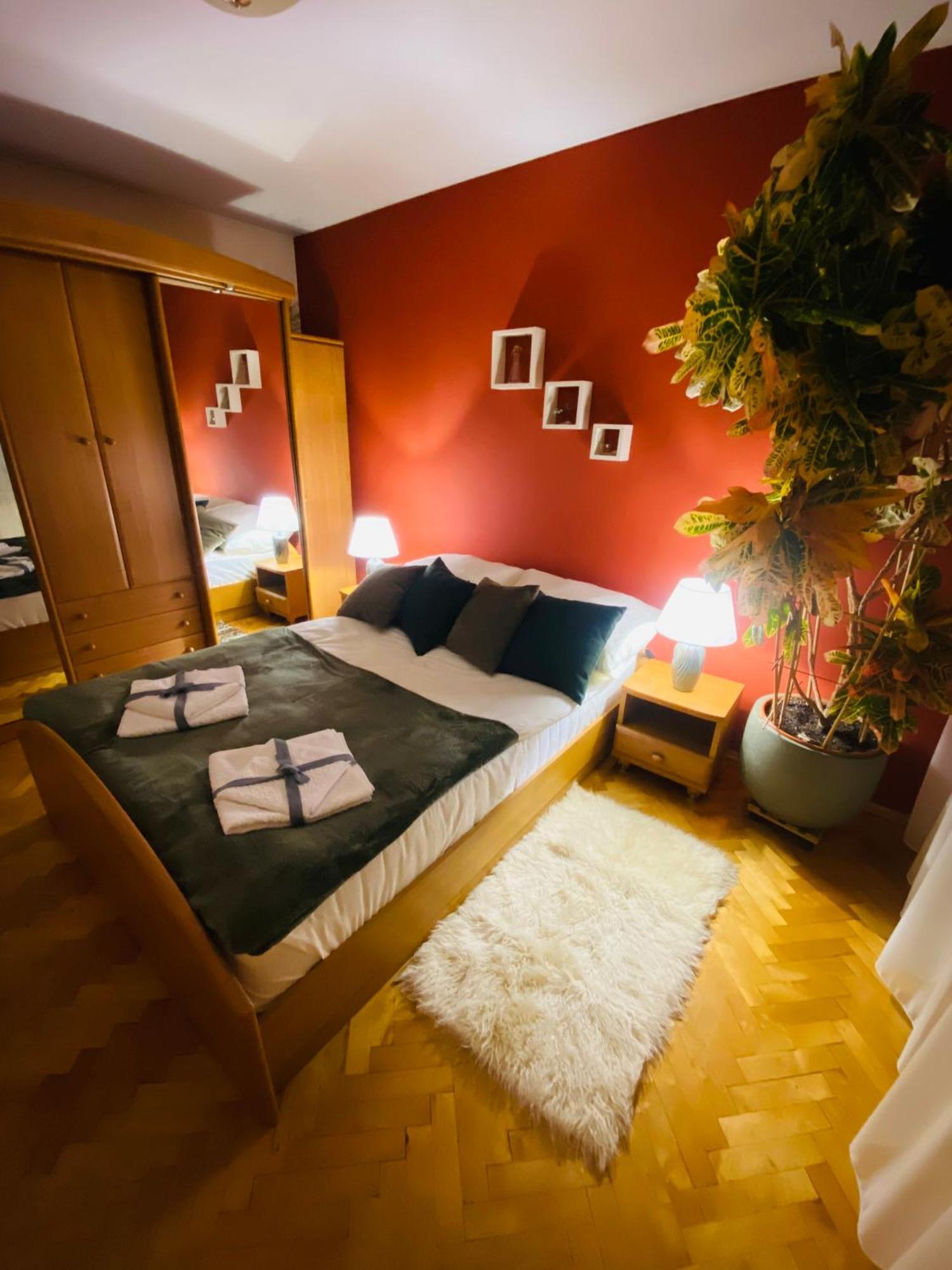 Przytulny Dom Pod Jabloniami Przy Targach Kielce Villa Bagian luar foto