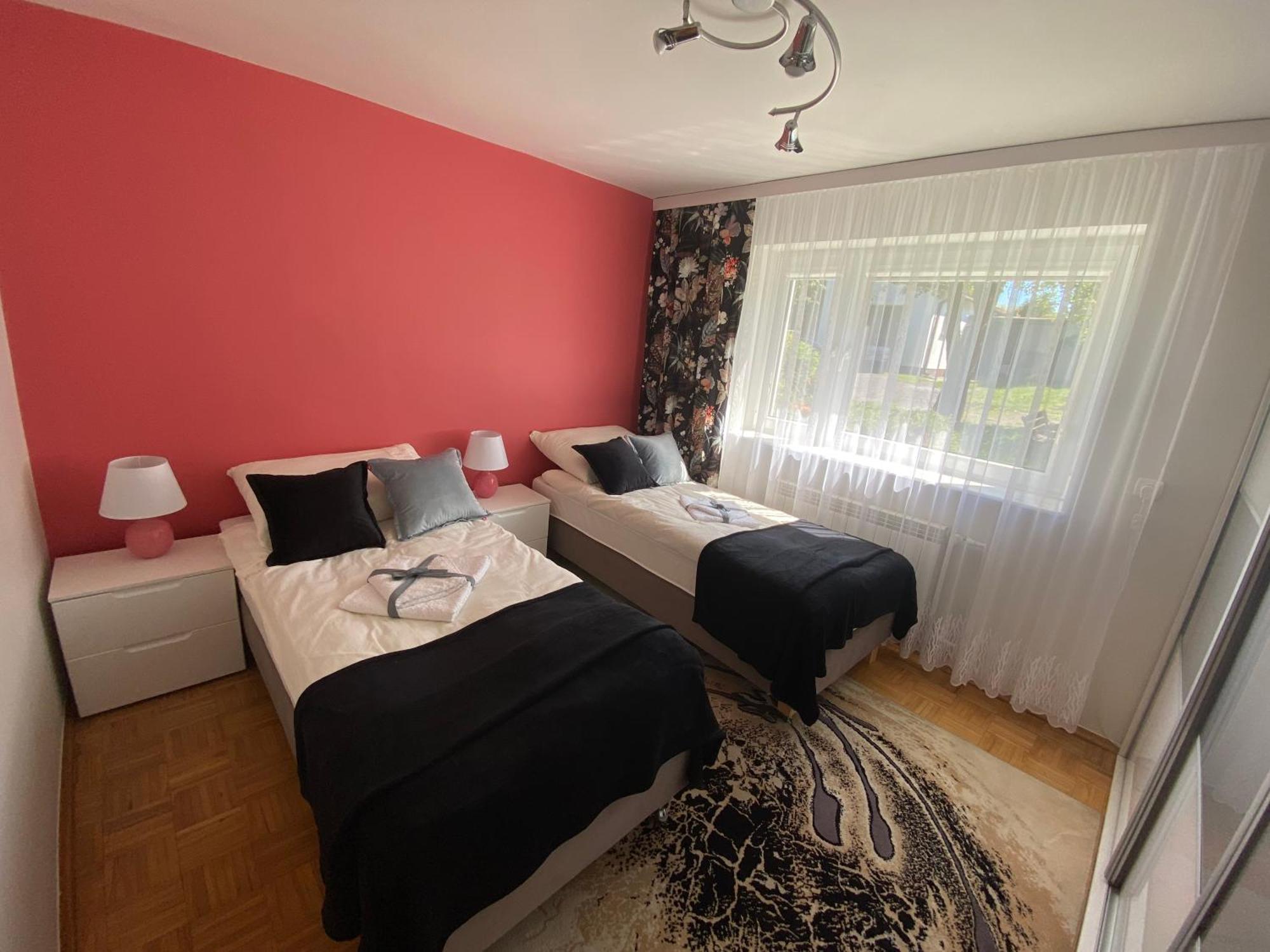 Przytulny Dom Pod Jabloniami Przy Targach Kielce Villa Bagian luar foto